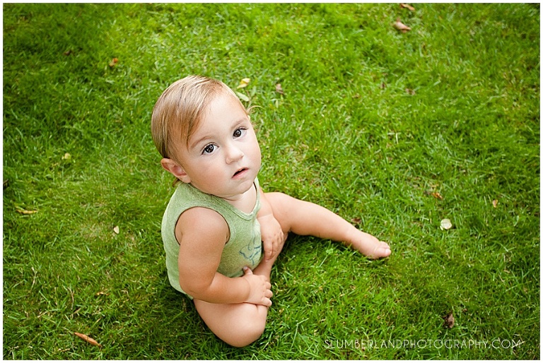 first birthday portraits in the front yard